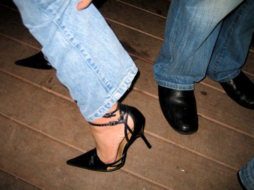 Hình minh họa từ stilettos - giày gót nhọn kiêu sa