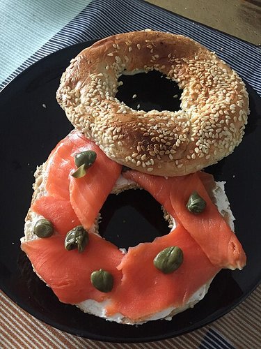 Hình minh họa từ bagel - bánh mì vòng