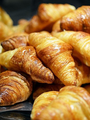 Hình minh họa từ croissant - bánh sừng bò ngàn lớp