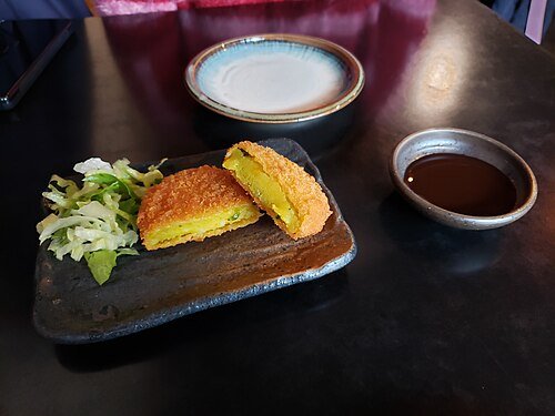Hình minh họa từ croquette - bánh khoai tây viên chiên xù