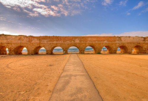 Hình minh họa từ aqueduct - cầu dẫn nước cổ bằng đá