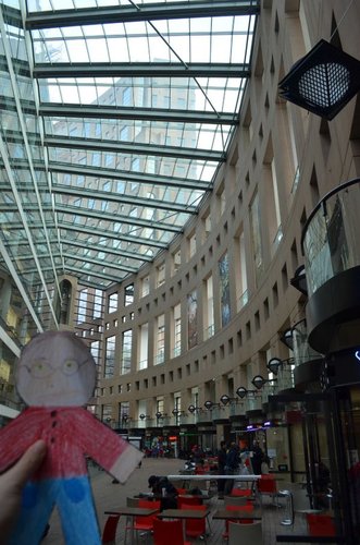 Hình minh họa từ atrium - giếng trời sân trong có mái kính