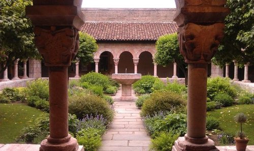 Hình minh họa từ cloister - hành lang tu viện yên tĩnh