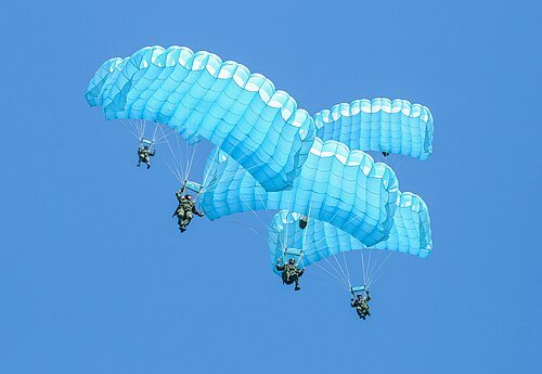 Hình minh họa từ skydiving - môn nhảy dù từ máy bay