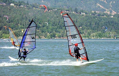 Hình minh họa từ windsurfing - lướt ván buồm trên biển