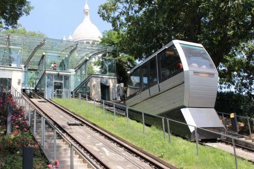 Hình minh họa từ funicular - xe lửa kéo bằng cáp leo dốc núi