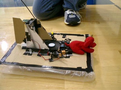 Hình minh họa từ hovercraft - tàu đệm khí chạy trên cạn và nước