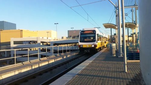 Hình minh họa từ light rail - hệ thống đường sắt đô thị nhẹ