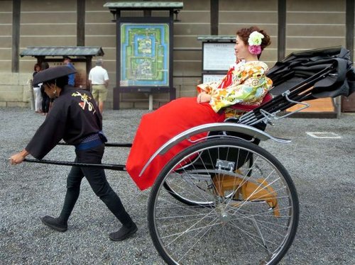Hình minh họa từ rickshaw - xe xích lô kéo tay truyền thống