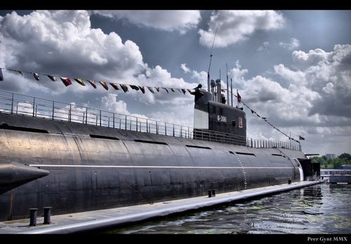 Hình minh họa từ submarine - tàu ngầm lặn sâu dưới đáy biển