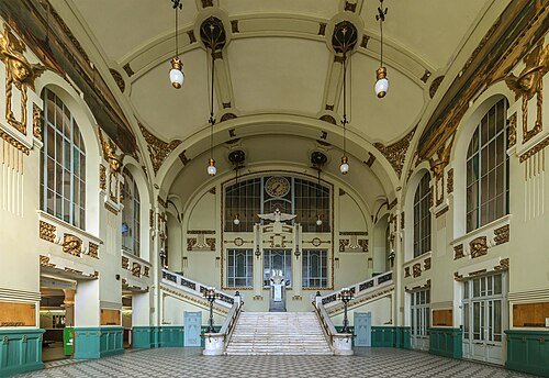 Hình minh họa từ vestibule - tiền sảnh gian đệm lối vào nhà