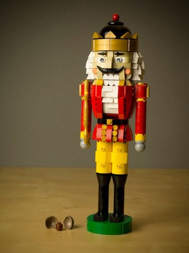 Hình minh họa từ nutcracker - kìm kẹp vỏ hạt dẻ quả hạch