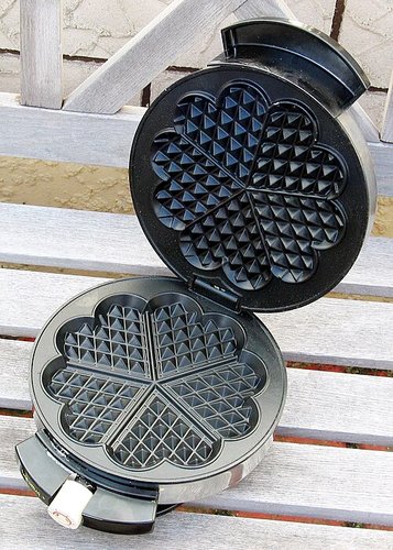 Hình minh họa từ waffle iron - khuôn nướng bánh quế tổ ong