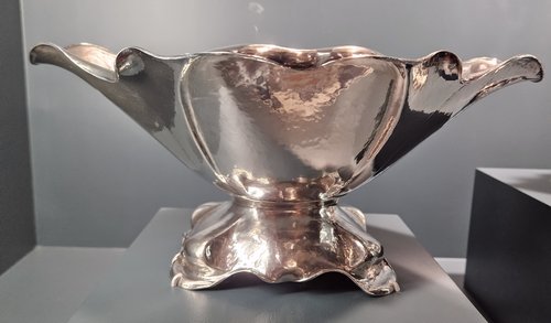 Hình minh họa từ centerpiece - bình hoa đĩa quả đặt giữa bàn trà