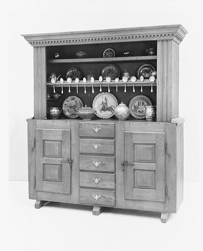 Hình minh họa từ dresser - tủ ngăn kéo có gương trong phòng ngủ