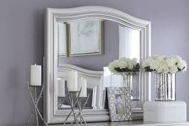 Hình minh họa từ Mirror - Cái gương