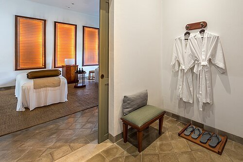 Hình minh họa từ bathrobe - áo choàng tắm dệt bông
