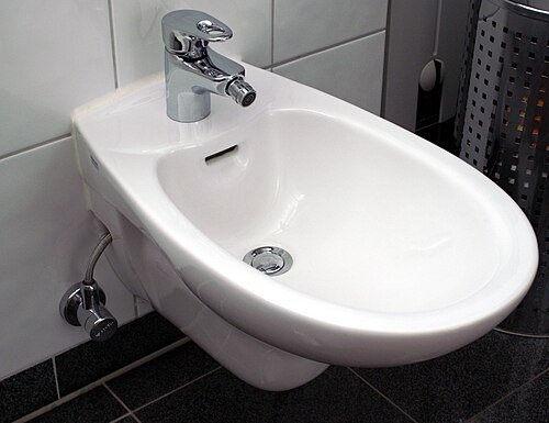 Hình minh họa từ bidet - vòi xịt vệ sinh / bồn rửa vệ sinh