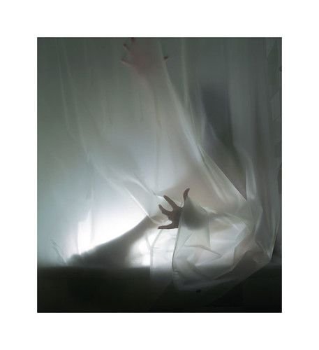 Hình minh họa từ shower curtain - rèm che ngăn nước phòng tắm