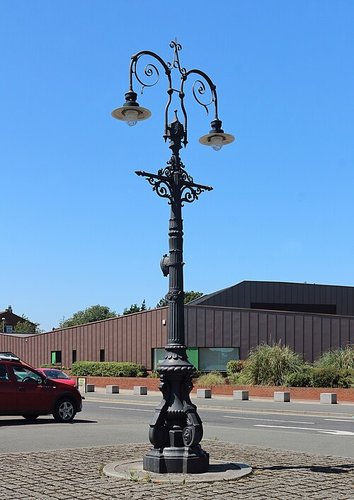 Hình minh họa từ streetlamp - ngọn đèn đường chiếu sáng