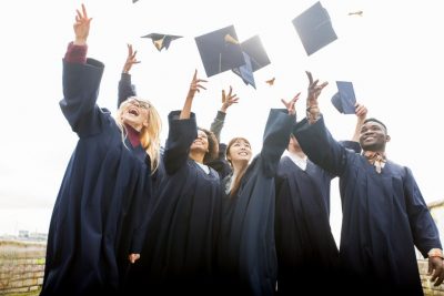 Hình minh họa từ Graduate - Tốt nghiệp