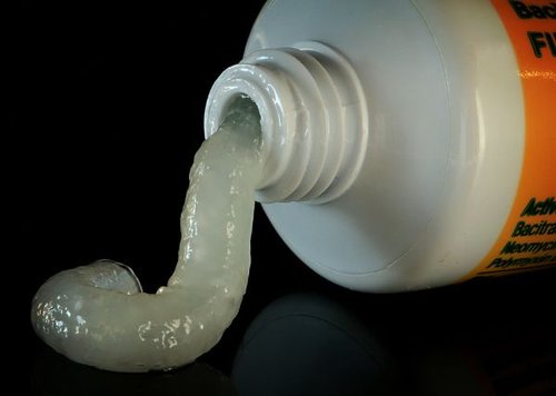 Hình minh họa từ antiseptic - dung dịch sát trùng vết thương