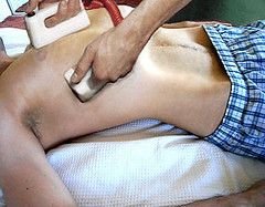 Hình minh họa từ defibrillator - máy sốc điện tim cấp cứu