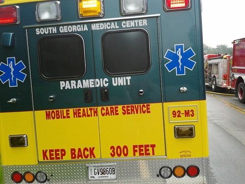 Hình minh họa từ paramedic - nhân viên y tế cứu thương khẩn cấp