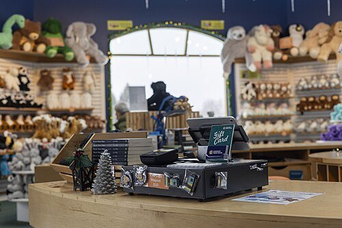 Hình minh họa từ retail - bán lẻ từng món cho khách hàng
