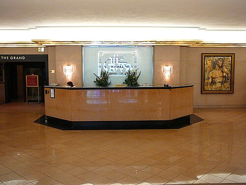 Hình minh họa từ concierge - nhân viên hướng dẫn dịch vụ khách sạn