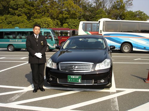 Hình minh họa từ chauffeur - tài xế lái xe riêng sang trọng