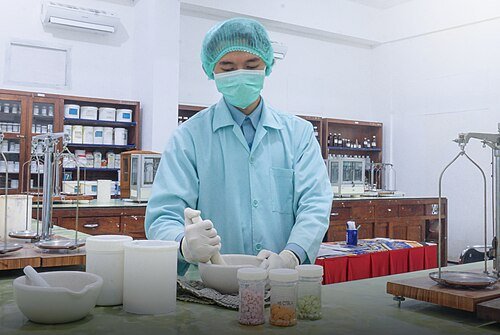 Hình minh họa từ Pharmacist - Dược sĩ