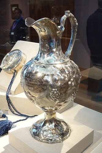 Hình minh họa từ silversmith - thợ kim hoàn chế tác đồ bạc