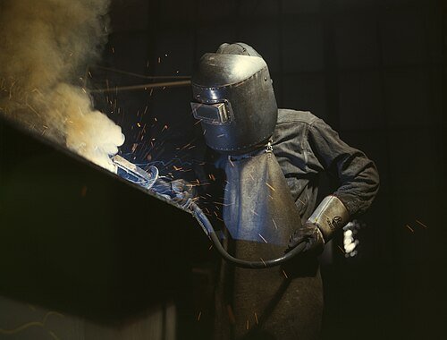 Hình minh họa từ welder - thợ hàn sắt thép cơ khí