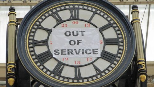 Hình minh họa từ clock out - quẹt thẻ chấm công giờ tan sở về