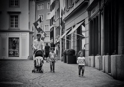 Hình minh họa từ paternity leave - chế độ nghỉ phép của cha khi vợ sinh
