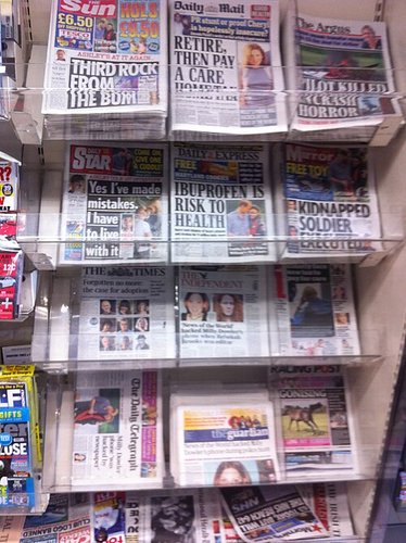 Hình minh họa từ Tabloid - Báo lá cải, báo khổ nhỏ chuyên tin giật gân