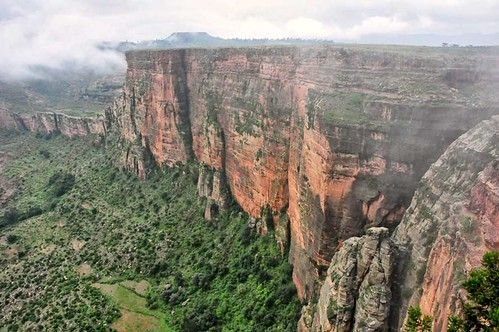 Hình minh họa từ escarpment - vách dốc thoai thoải