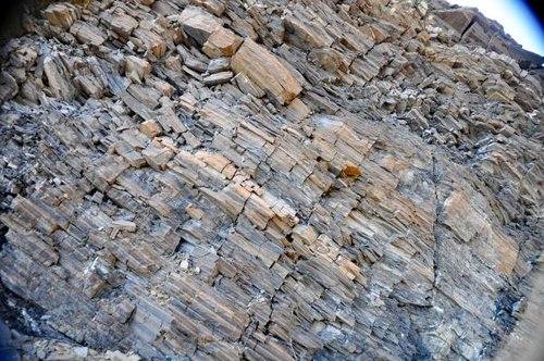 Hình minh họa từ quarry - mỏ đá lộ thiên