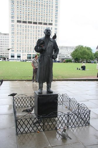 Hình minh họa từ statuesque - đẹp tựa tượng tạc cao ráo